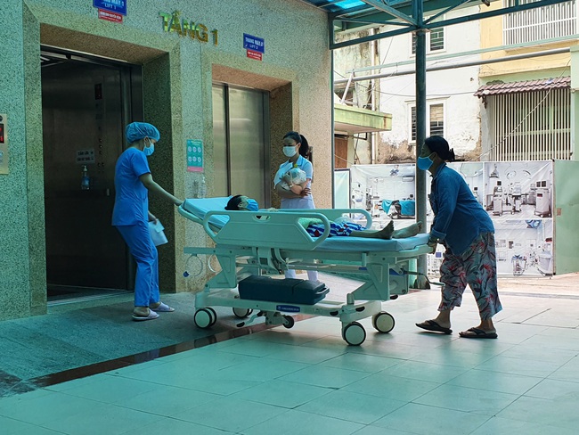 Bệnh nhân nhiễm Covid-19 ở Đà Nẵng từng đi khám nhiều nơi - Ảnh 1.