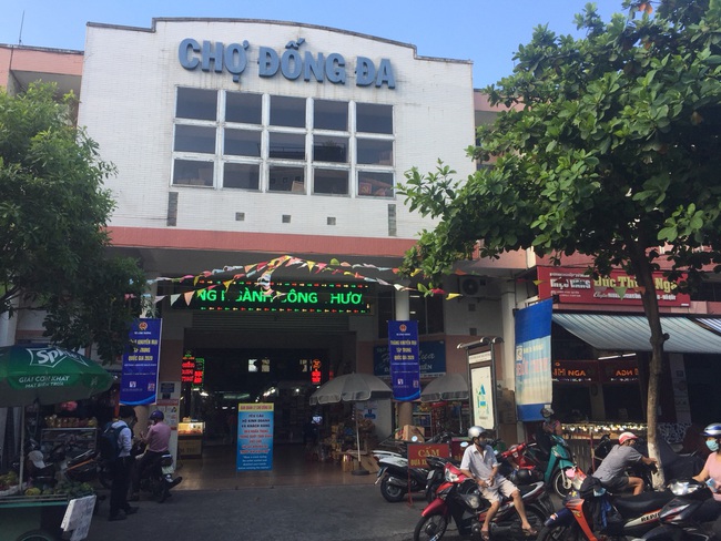 Dịch Covid-19 tại Đà Nẵng: Hàng hóa dồi dào, giá cả ổn định người dân yên tâm mua sắm - Ảnh 1.