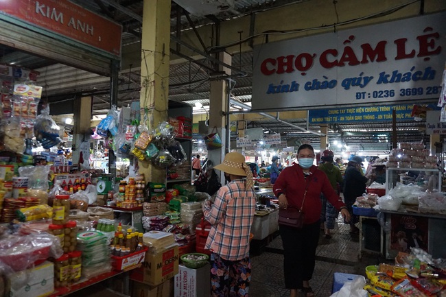 Dịch Covid-19 tại Đà Nẵng: Hàng hóa dồi dào, giá cả ổn định người dân yên tâm mua sắm - Ảnh 8.