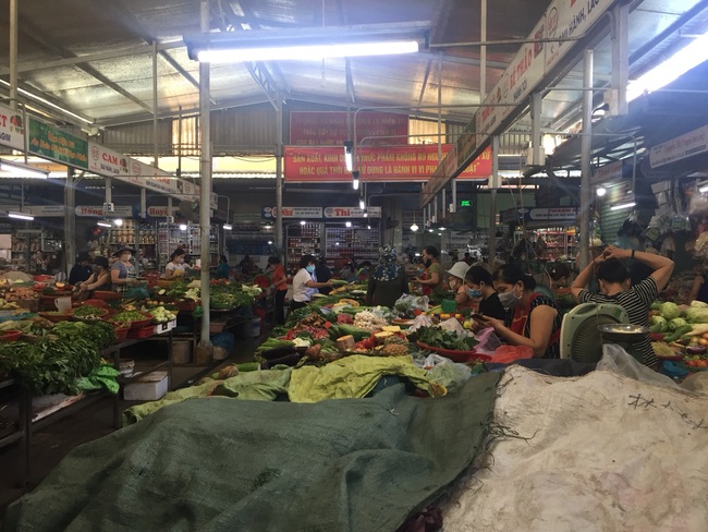 Dịch Covid-19 tại Đà Nẵng: Hàng hóa dồi dào, giá cả ổn định người dân yên tâm mua sắm - Ảnh 5.