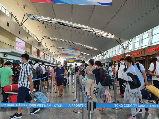Hơn 200 khách du lịch kẹt tại Đà Nẵng được xử lý thế nào? - Ảnh 1.