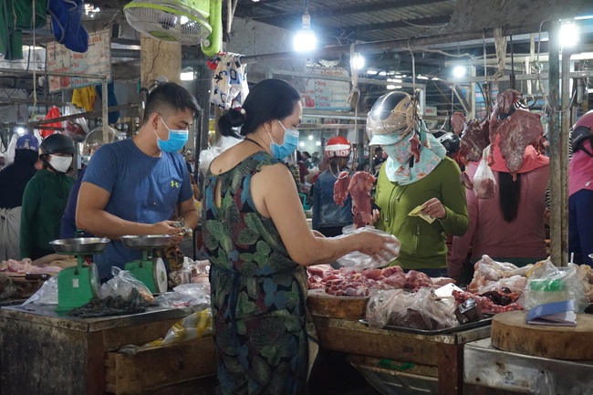 Ảnh hưởng dịch Covid-19 ở Đà Nẵng: Giá thịt heo tăng nhẹ, sức tiêu thụ mạnh   - Ảnh 1.