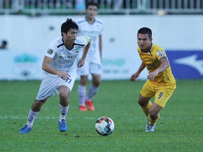 Tin sáng (1/8): V.League bị hoãn, bầu Đức vẫn báo tin vui với HAGL - Ảnh 1.