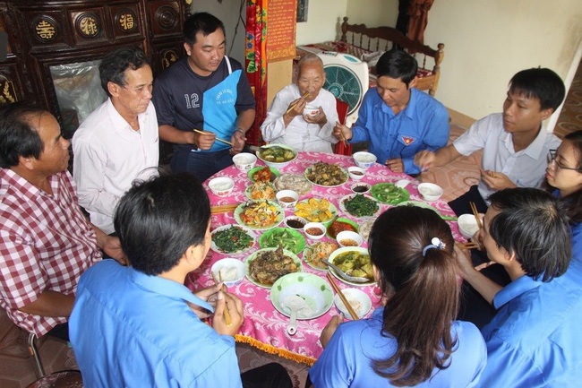 Chăm lo cho người có công là niềm vinh dự - Ảnh 1.