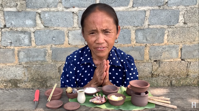 Chán phong cách “siêu to khổng lồ”, bà Tân Vlog đi ngược lại thương hiệu, làm món “siêu nhỏ tí hon” - Ảnh 1.