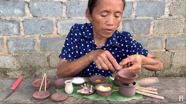 Chán phong cách “siêu to khổng lồ”, bà Tân Vlog đi ngược lại thương hiệu, làm món “siêu nhỏ tí hon” - Ảnh 3.