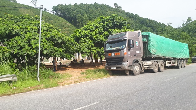 Màn đấu trí giữa cơ quan chức năng với các xe quá tải - Ảnh 2.