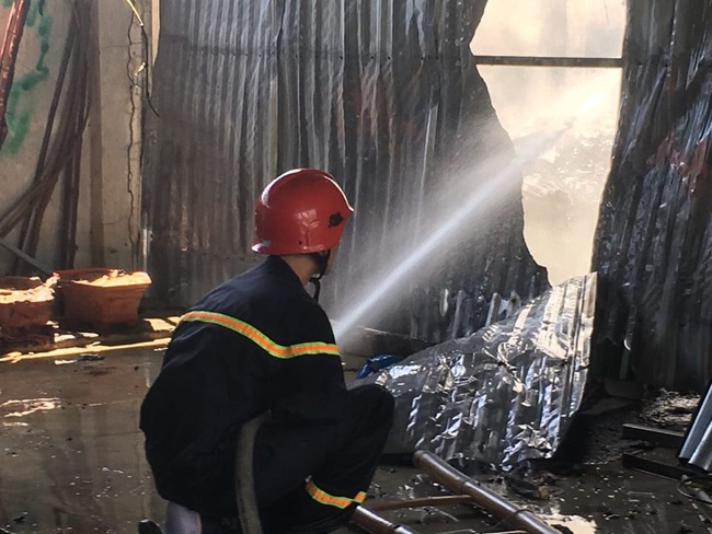 Thanh Hóa: Cháy lớn tại KCN Tây Bắc Ga - Ảnh 7.
