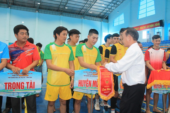 Agribank Quảng Ngãi đồng hành tài trợ giải bóng chuyền Cup “Bông lúa vàng” năm 2020 - Ảnh 2.