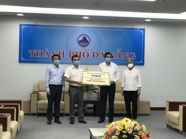 Nhiều doanh nghiệp trao tiền ủng hộ Đà Nẵng chống Covid-19 - Ảnh 1.