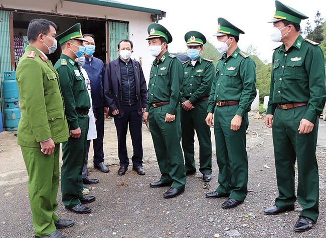 Thiếu tướng Lê Đức Thái: Bộ đội Biên phòng căng bạt bám chốt đêm ngày ngăn dịch - Ảnh 3.