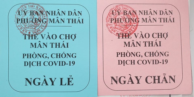 Một số nơi ở Đà Nẵng phát phiếu để người dân đi chợ ngày chẵn, ngày lẻ - Ảnh 1.