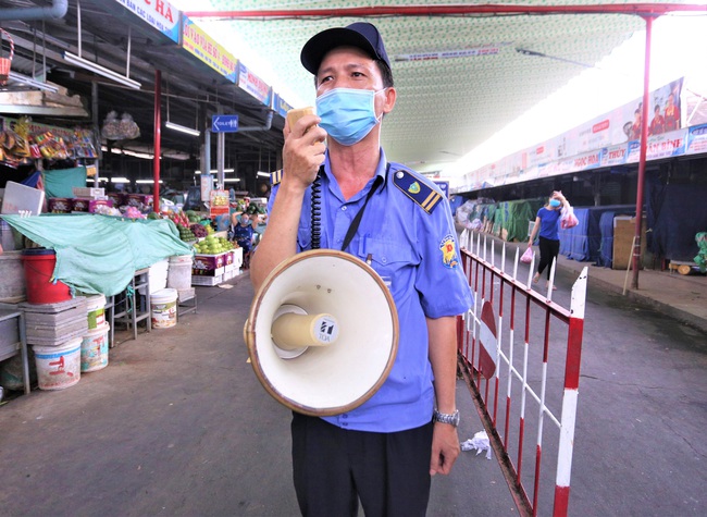 Ảnh: Ngày đầu người dân Đà Nẵng thực hiện đi chợ bằng phiếu ngày chẵn lẻ - Ảnh 9.