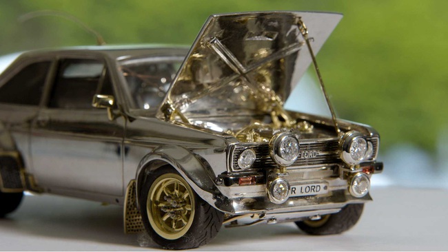 25 năm chế tạo chiếc Ford nhỏ bé từ vàng, bạc và kim cương - Ảnh 1.