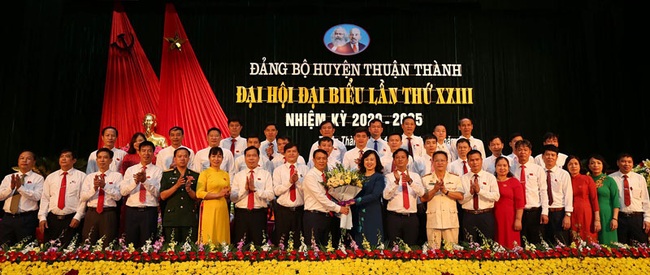 Bắc Ninh: Ông Lê Hoàng được bầu giữ chức Bí thư Huyện ủy Thuận Thành - Ảnh 2.