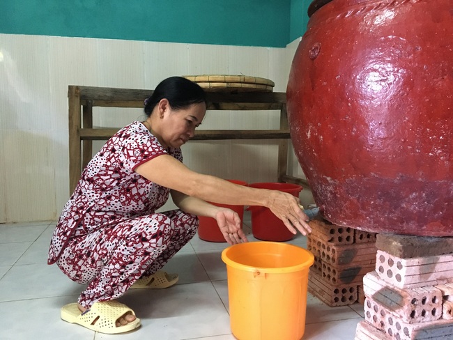 Làng nước mắm truyền thống lớn nhất xứ Quảng hồi sinh - Ảnh 2.