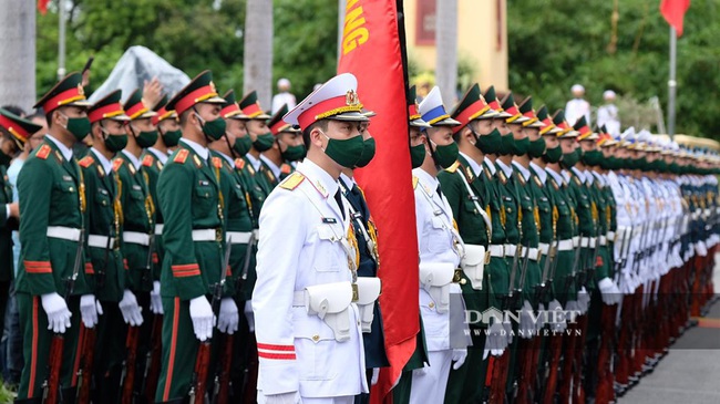 Nguyên Tổng Bí thư Lê Khả Phiêu về nơi an nghỉ cuối cùng - Ảnh 6.