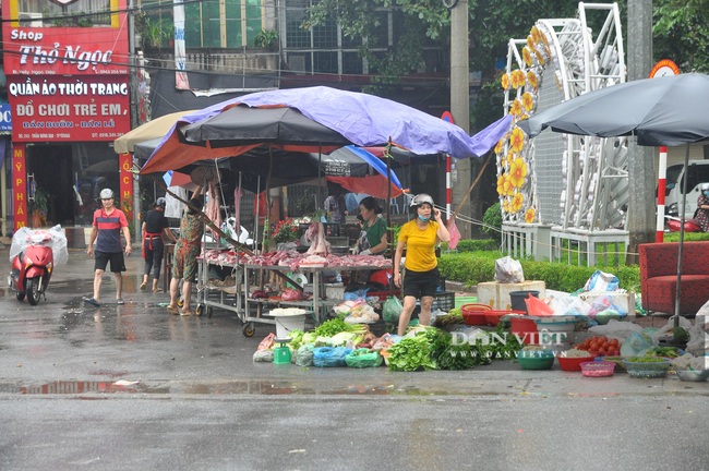 Yên Bái: Nước sông Hồng dâng cao, đường biến thành sông - Ảnh 8.