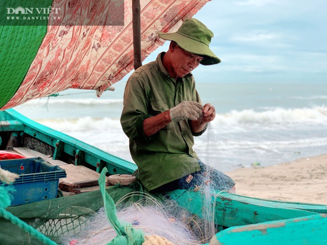 Ngư dân Sầm Sơn giữa dịch Covid-19 - Ảnh 1.