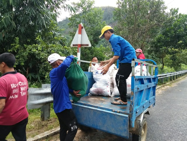 Ấm lòng người đồng bào Nam Trà My, ủng hộ gần 8 tấn thực phẩm cho Đà Nẵng - Ảnh 5.