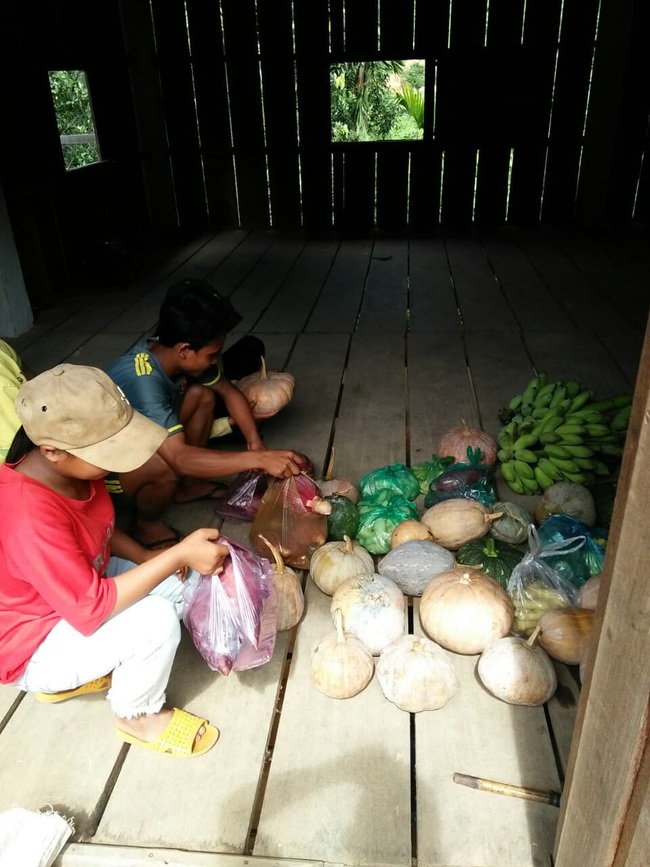 Ấm lòng người đồng bào Nam Trà My, ủng hộ gần 8 tấn thực phẩm cho Đà Nẵng - Ảnh 6.
