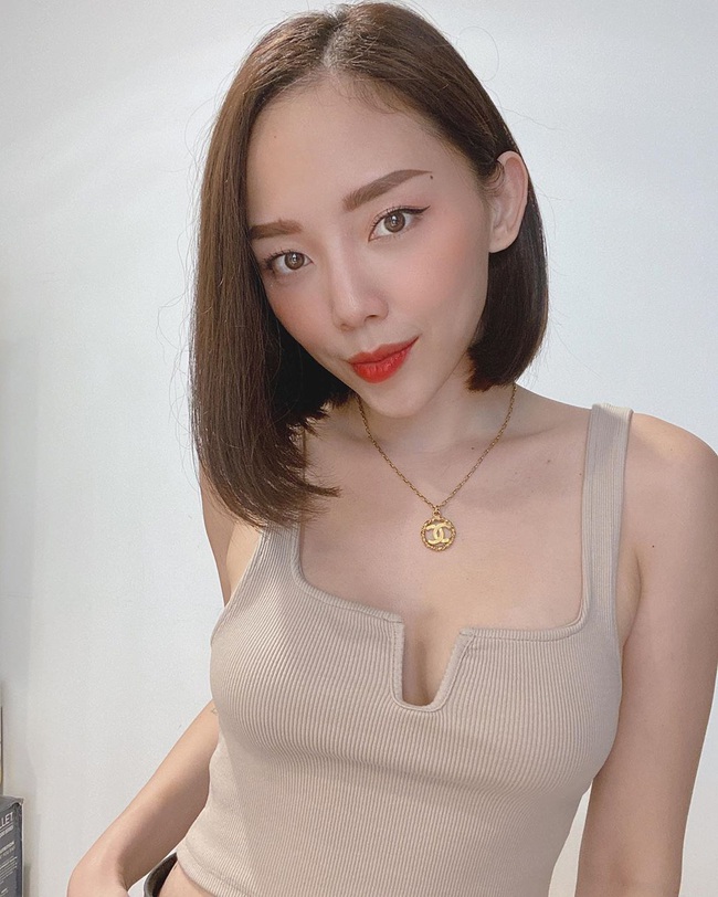 Giữa nghi vấn dùng chiêu trò trên Instagram, Chi Pu &quot;quẩy&quot; hết mình với fan bằng vũ đạo gợi cảm hết nấc - Ảnh 10.