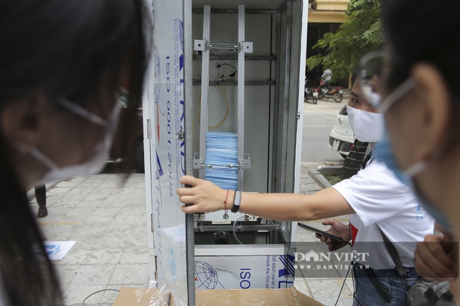 “ATM khẩu trang” xuất hiện tại Hà Nội - Ảnh 5.