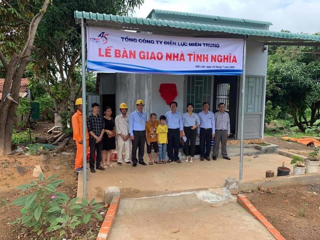 Công ty điện lực Đắk Lắk hoàn thành bàn giao 5 căn nhà tình nghĩa - Ảnh 3.