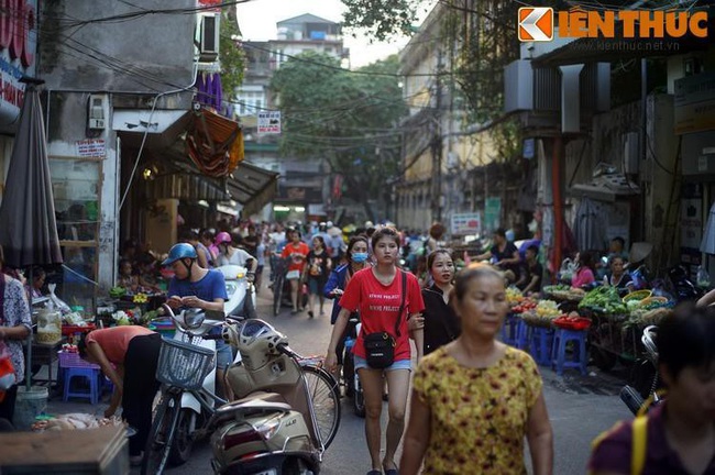 Kỳ lạ nơi bốn khu chợ nằm cạnh nhau độc nhất Hà Nội - Ảnh 9.