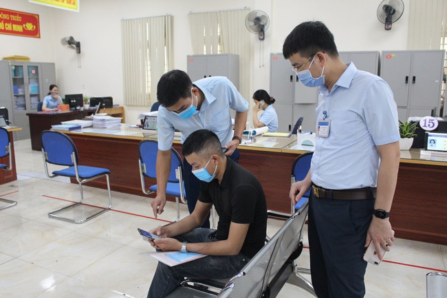 Quảng Ninh vận động người dân cài ứng dụng Bluezone để phòng, chống dịch Covid-19  - Ảnh 8.