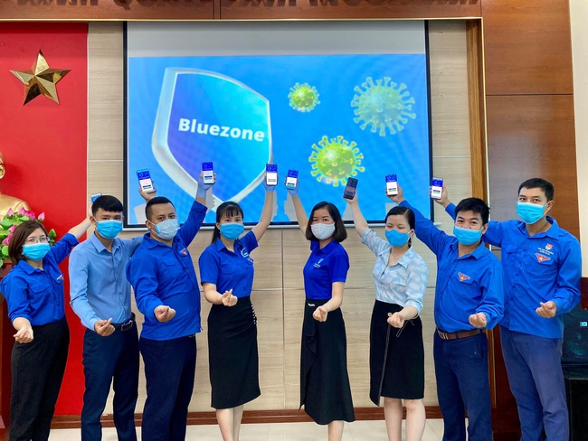Quảng Ninh vận động người dân cài ứng dụng Bluezone để phòng, chống dịch Covid-19  - Ảnh 2.