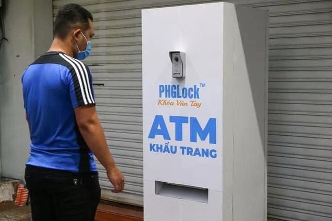 Covid-19: Xuất hiện &quot;ATM khẩu trang&quot; ở TP.HCM - Ảnh 3.