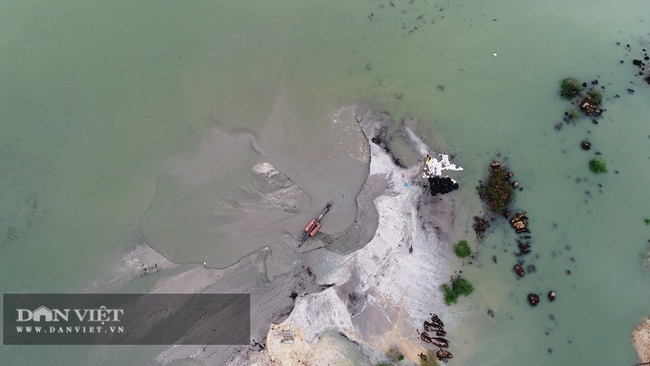 Nạo vét khu neo đậu tránh trú bão Vân Đồn: Bùn thải tràn ra vịnh Bái Tử Long - Ảnh 6.