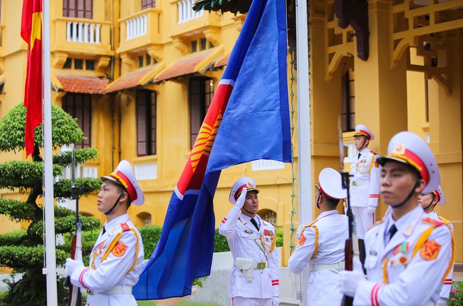 Lễ thượng cờ ASEAN đặc biệt nhất từ trước tới nay - Ảnh 1.