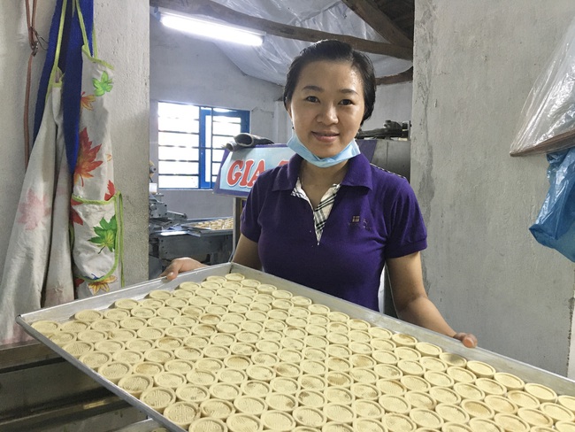 Cô gái xứ Quảng thành công bất ngờ với “bí quyết” làm bánh đậu xanh ngon - Ảnh 1.