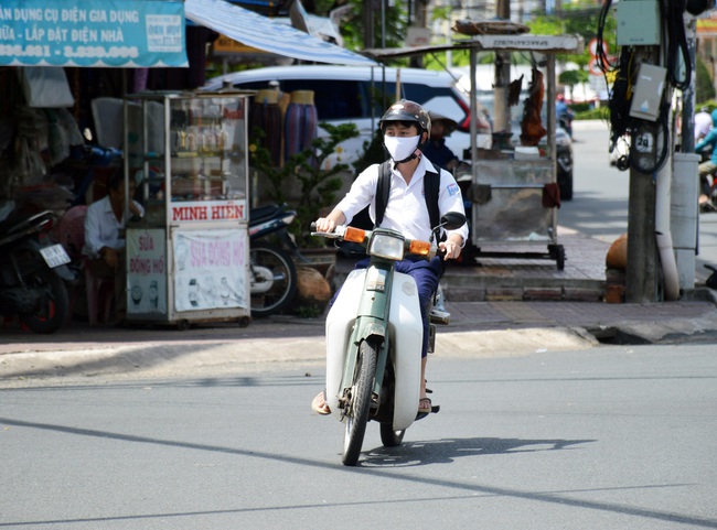 Cà Mau: Thí sinh hốt hoảng vì đến điểm thi sát giờ  - Ảnh 3.