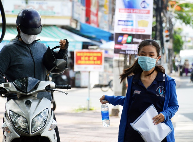 Cà Mau: Thí sinh hốt hoảng vì đến điểm thi sát giờ  - Ảnh 4.