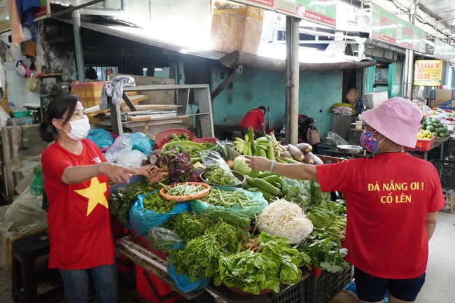 Chủ tịch Đà Nẵng: &quot;Người dân thực hiện giãn cách chỉ tàm tạm&quot; - Ảnh 1.