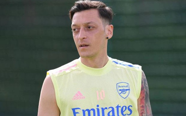 Ozil được đại gia Ả Rập Xê Út &quot;trải thảm đỏ&quot;