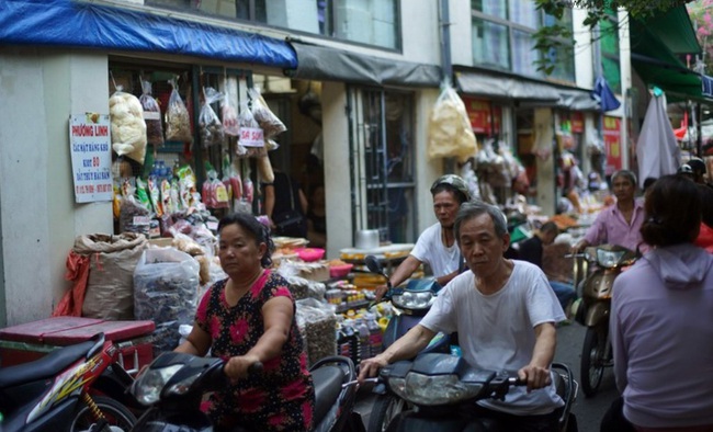 Kỳ lạ nơi bốn khu chợ nằm cạnh nhau độc nhất Hà Nội - Ảnh 5.