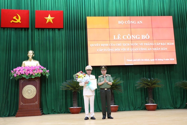 Đại tá Cao Đăng Hưng Phó Giám đốc Công an TPHCM được phong hàm thiếu tướng - Ảnh 1.
