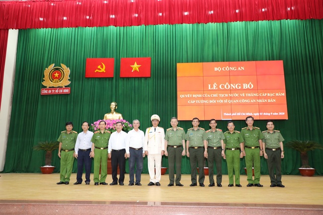 Đại tá Cao Đăng Hưng Phó Giám đốc Công an TPHCM được phong hàm thiếu tướng - Ảnh 4.