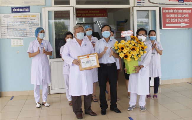 Hai bệnh nhân Covid-19 ở Quảng Trị xuất viện - Ảnh 2.