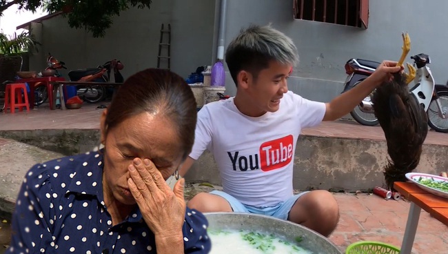 Bà Tân Vlog nói gì sau khi con trai bị Sở Thông tin và Truyền thông Bắc Giang xử phạt hành chính? - Ảnh 1.