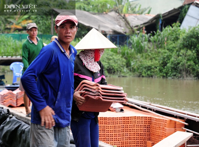 Những nữ phu gạch không thua kém đàn ông ở “vương quốc gạch nung” - Ảnh 9.