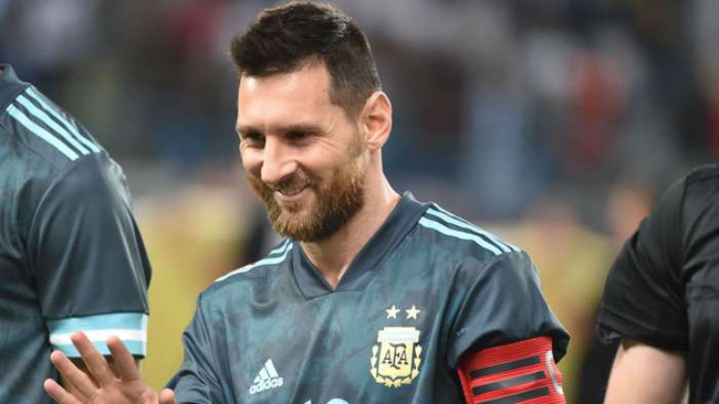 Nhún mình ở lại Barca, Messi nhận ngay 1 tin dữ - Ảnh 1.