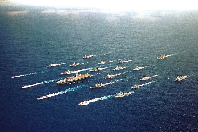 Có thật chiến hạm Kirov của Nga cân cả nhóm tàu sân bay Mỹ? - Ảnh 1.