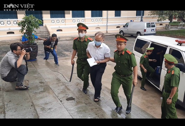 Chùm ảnh các bị cáo trong vụ xét xử nguyên Phó chủ tịch UBND TP.HCM Nguyễn Thành Tài đến tòa sáng 19/9 - Ảnh 2.