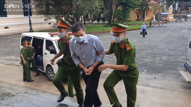 Chùm ảnh các bị cáo trong vụ xét xử nguyên Phó chủ tịch UBND TP.HCM Nguyễn Thành Tài đến tòa sáng 19/9 - Ảnh 4.