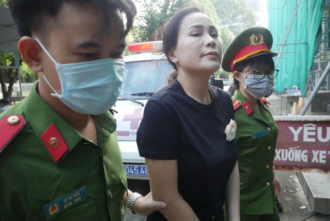 Xét xử nguyên Phó chủ tịch UBND TP.HCM Nguyễn Thành Tài: Các bị cáo nhận tổng cộng năm tù - Ảnh 2.